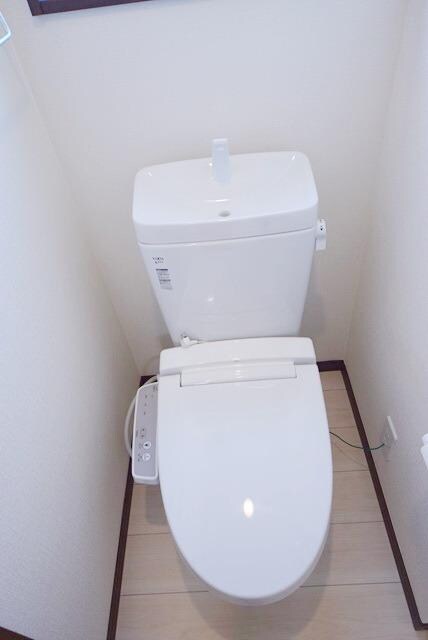 物件内観写真8　(★★ウォッシュレット完備★★)