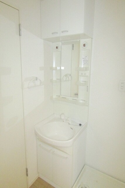 物件内観写真6　(★★うれしい独立洗面台付き★★)