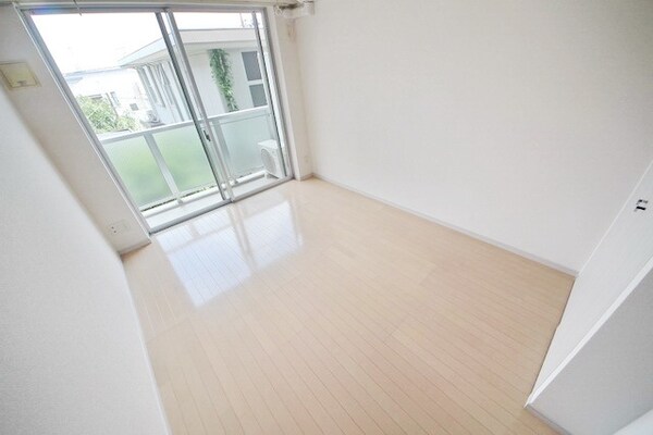 リビング・居室(※別部屋参考写真です)