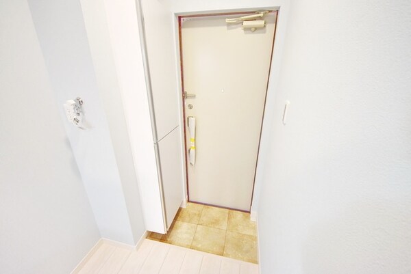 玄関(★★シューズBOX完備の玄関周り★★)