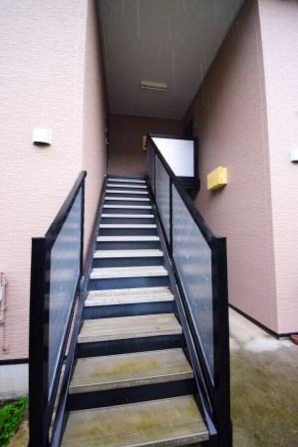 エントランス(★お買いもの便利で閑静な住宅地★)
