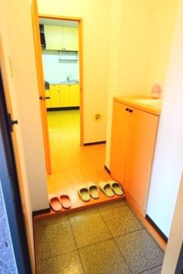 玄関(★お買いもの便利で閑静な住宅地★)