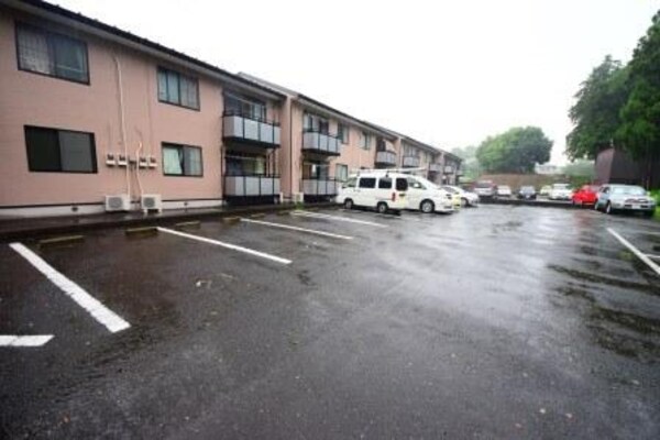 駐車場(★お買いもの便利で閑静な住宅地★)