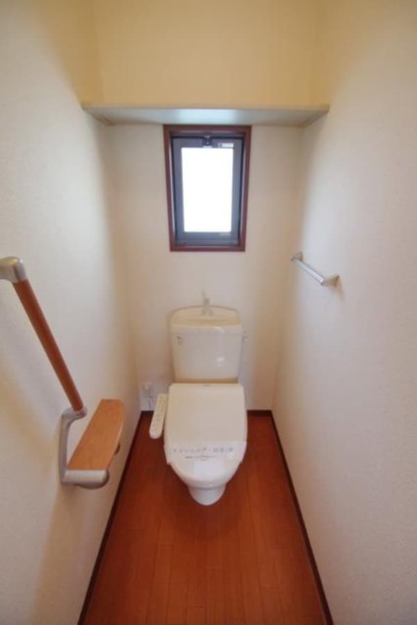 トイレ(★窓がある換気バッチリなトイレです★)