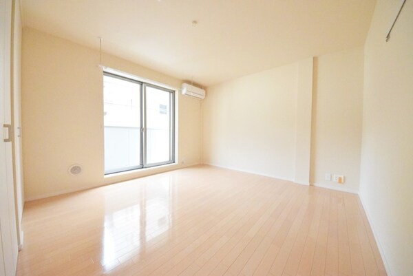 リビング・居室(同建物内の別部屋参考写真です)
