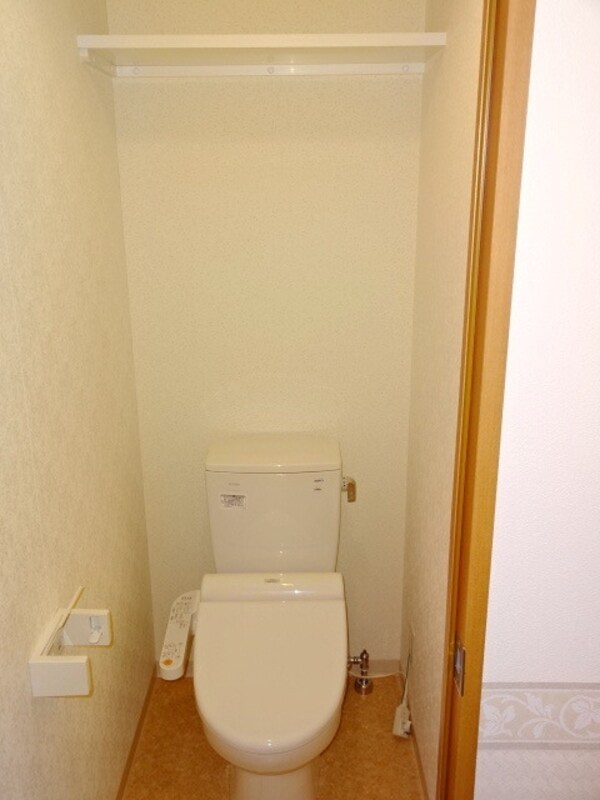 トイレ(同物件別部屋参考)
