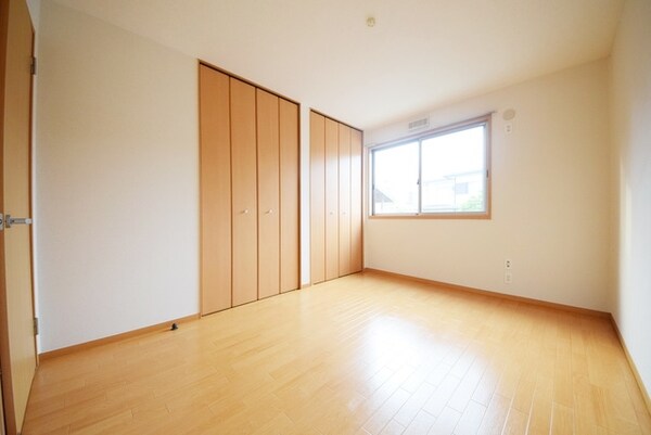 その他室内・内装(各部屋が６帖以上あります)