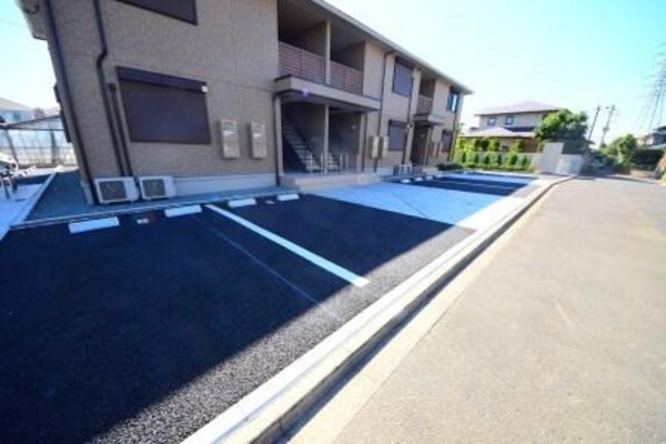 駐車場(★駐車場２台目3,240で契約可能★エアコン２基あり♪)