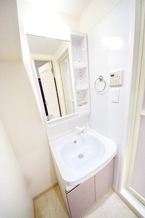 洗面(★嬉しい独立洗面台★別部屋参考写真)