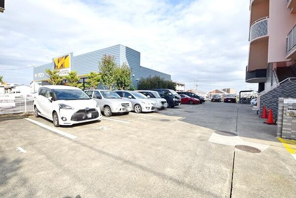 駐車場(★買い物便利な立地！閑静な住宅地★)