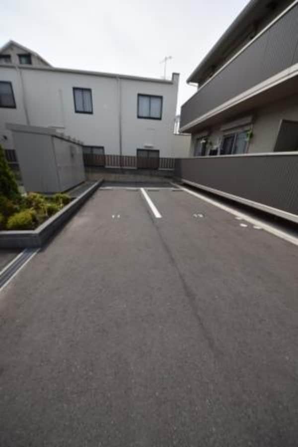 駐車場(★★角部屋3面採光の為、日当り・通風良好★★)