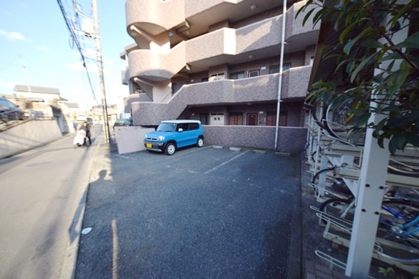 駐車場(買物施設充実したいずみ中央駅近3ＬＤＫ　設備・収納充実　Ｃ…)