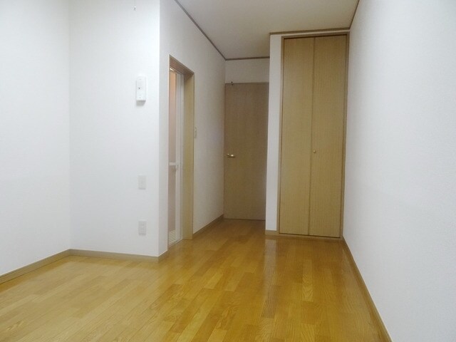 物件内観写真2　(★７，２５帖のフローリングの部屋★)