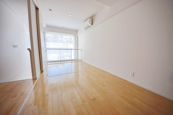 寝室(同シリーズ)