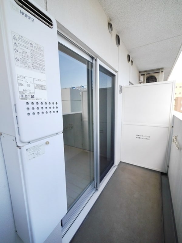 バルコニー(同シリーズ)