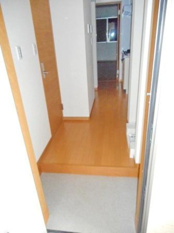 玄関(★★オシャレな外観・内観の新築賃貸住宅★★)