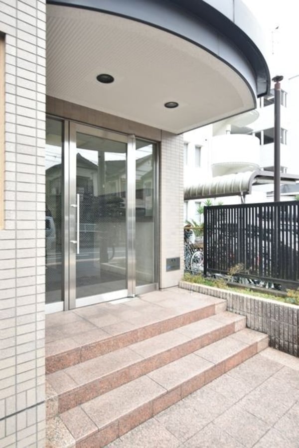 エントランス(★お問い合わせ・ご来店はタウンハウジング町田店まで★)