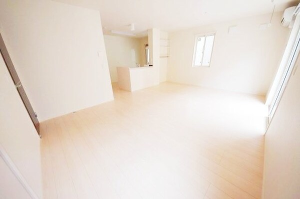 寝室(★オール電化！床暖房！一坪風呂！ALSOK！駅近！WIC！★)