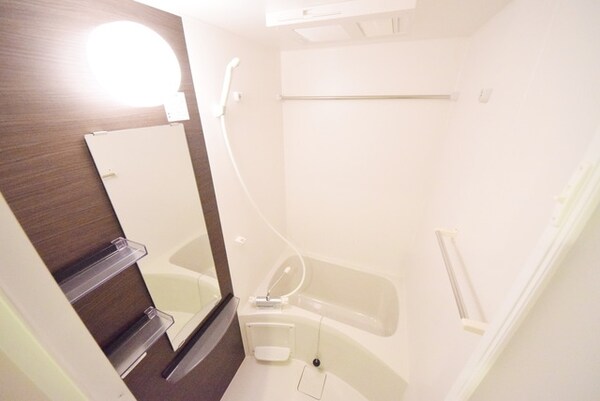 バス／シャワールーム等(浴室乾燥機付き)