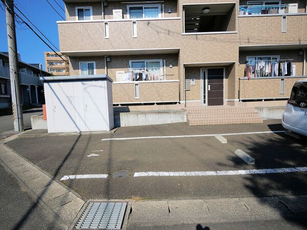 エントランス(駐車場)