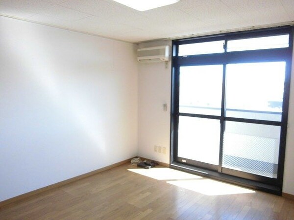 リビング・居室(2Fはジュータンになります。)