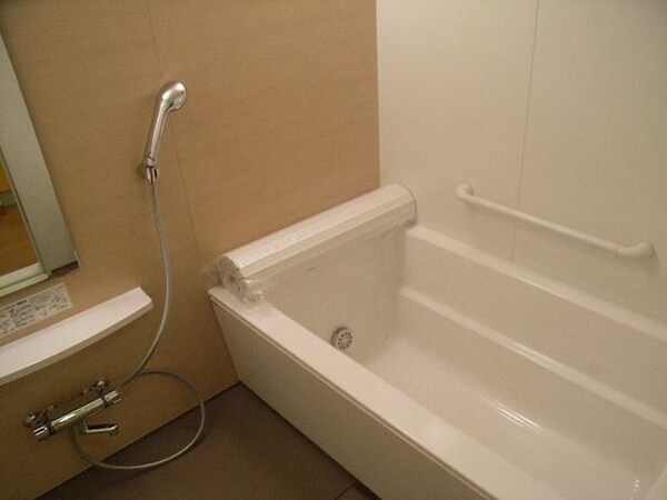 バス／シャワールーム等(追い焚き付広々浴槽)