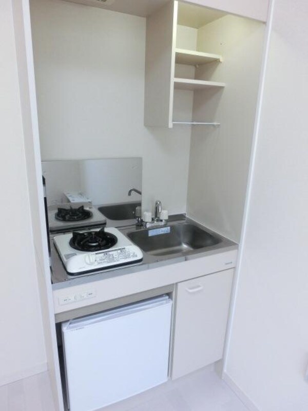 キッチン(ミニ冷蔵庫付きガスキッチン)