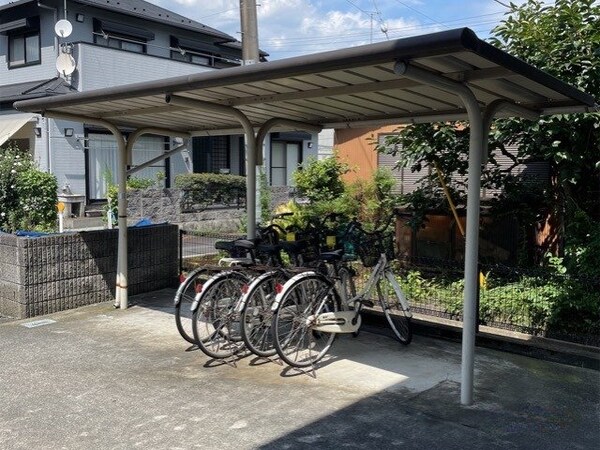 庭(駐輪場)