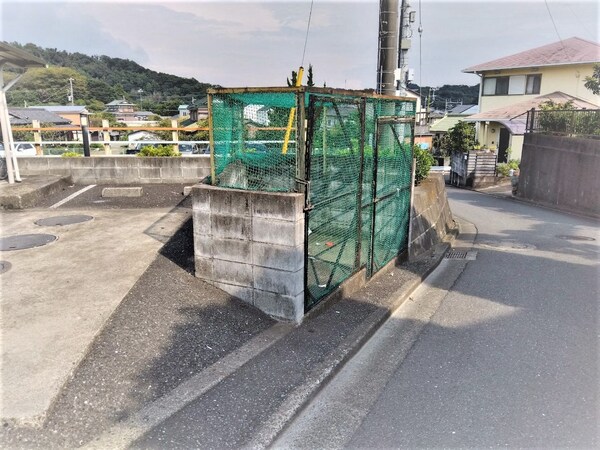 共有部分(ゴミ置き場)