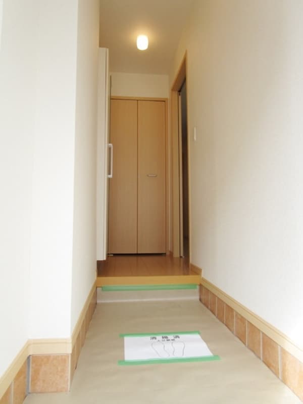 その他室内・内装(★玄関からの居室です★)