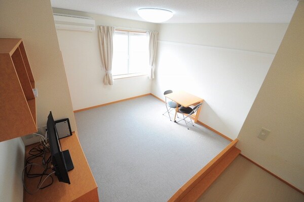 リビング・居室(同タイプ部屋の写真となり設備等は現況と異なる場合があります)