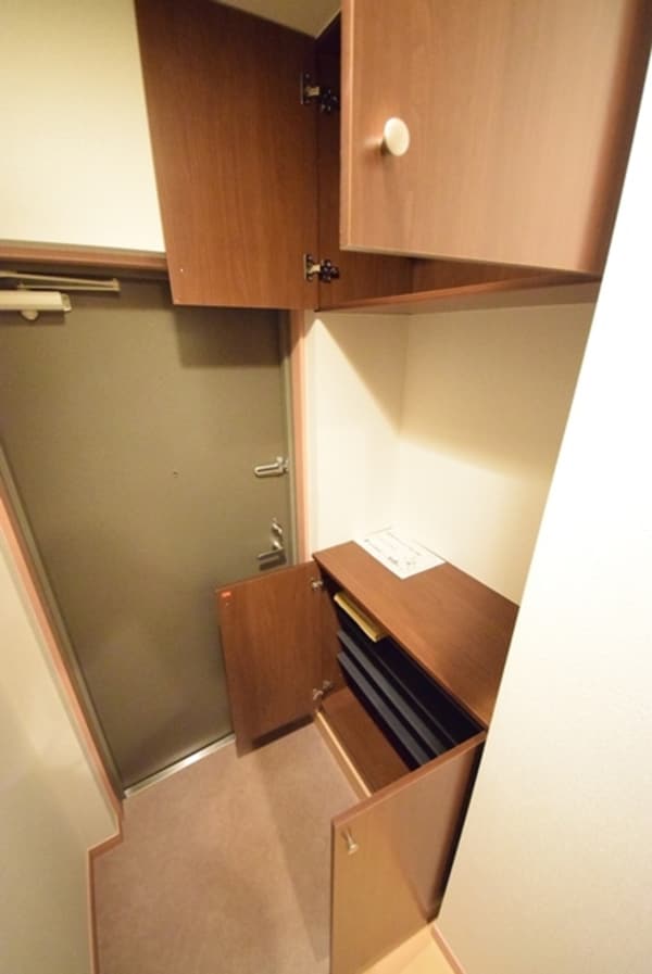 玄関(★同物件別部屋参考写真★)