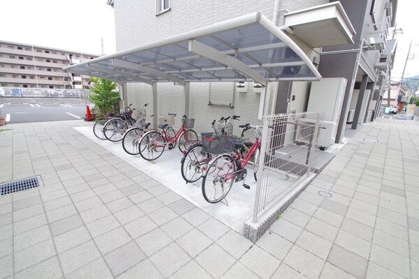 設備(★屋根付きの駐輪場です★)