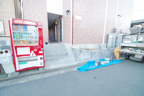 エントランス(駐車場)