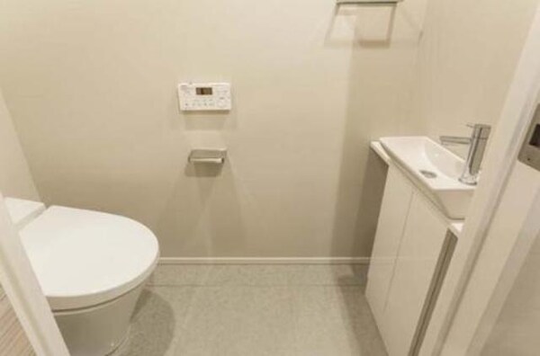 トイレ(お部屋探しは株式会社　タウンハウジング　までお気軽にお問合…)