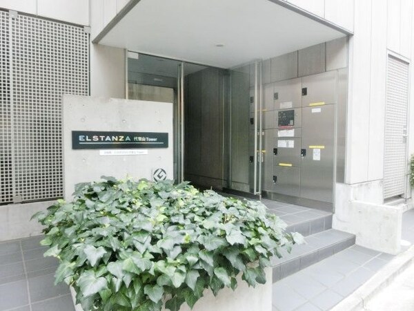 エントランス(部屋探しは株式会社　タウンハウジング　までお気軽にお問合せ…)