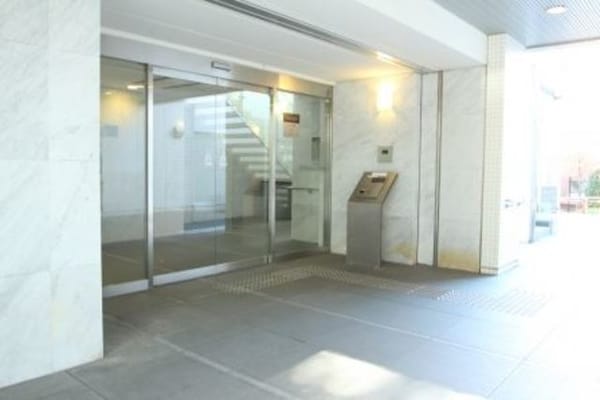 エントランス(部屋探しは株式会社　タウンハウジング　までお気軽にお問合せ…)