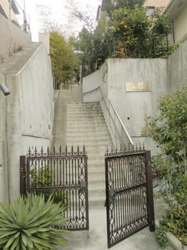 エントランス(部屋探しは株式会社　タウンハウジング　までお気軽にお問合せ…)