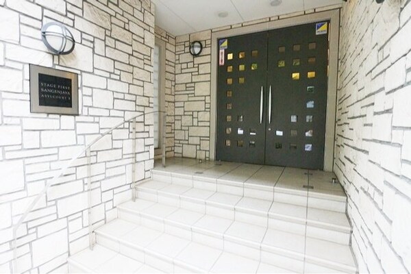 エントランス(部屋探しは株式会社　タウンハウジング　までお気軽にお問合せ…)