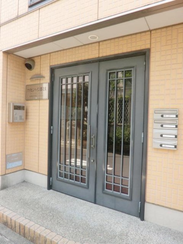 エントランス(部屋探しは株式会社　タウンハウジング　までお気軽にお問合せ…)