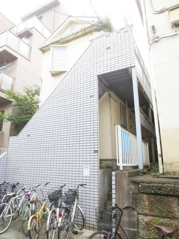 エントランス(部屋探しは株式会社　タウンハウジング　までお気軽にお問合せ…)