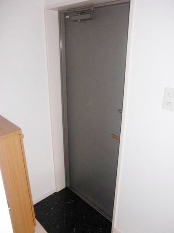 玄関(お部屋探しは株式会社　タウンハウジング　までお気軽にお問合…)