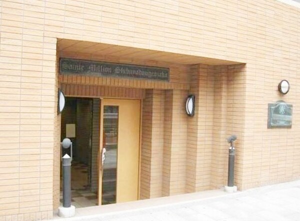 エントランス(部屋探しは株式会社　タウンハウジング　までお気軽にお問合せ…)