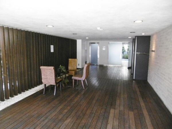 ロビー(部屋探しは株式会社　タウンハウジング　までお気軽にお問合せ…)