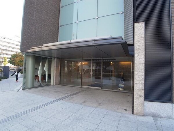 エントランス(部屋探しは株式会社　タウンハウジング　までお気軽にお問合せ…)