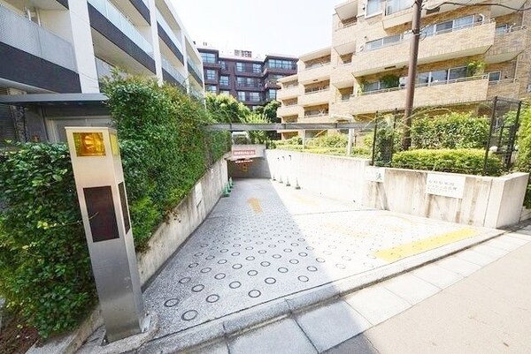 駐車場(部屋探しは株式会社　タウンハウジング　までお気軽にお問合せ…)