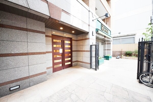 エントランス(部屋探しは株式会社　タウンハウジング　までお気軽にお問合せ…)