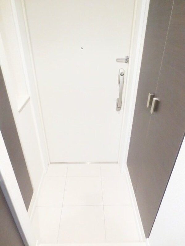 玄関(お部屋探しは株式会社　タウンハウジング　までお気軽にお問合…)