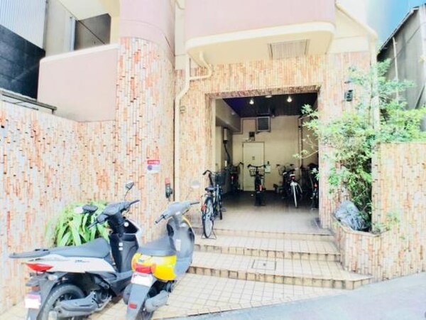 エントランス(部屋探しは株式会社　タウンハウジング　までお気軽にお問合せ…)