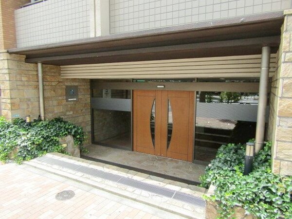 エントランス(部屋探しは株式会社　タウンハウジング　までお気軽にお問合せ…)